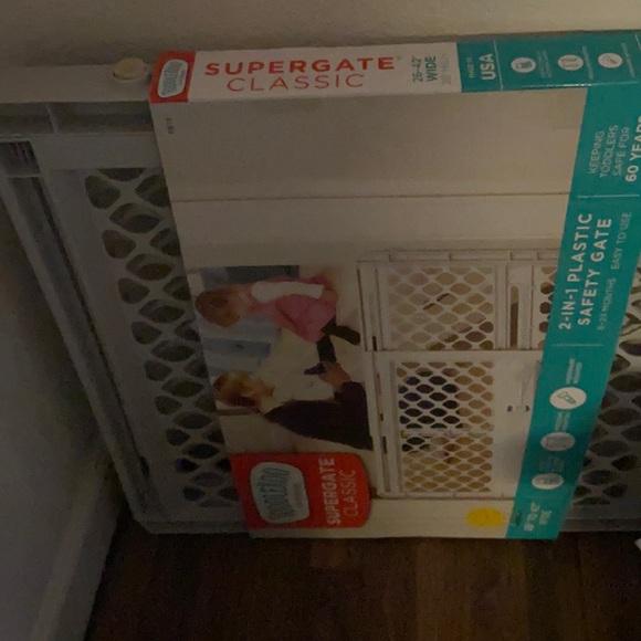 Safety gate for child - Picture 1 of 4